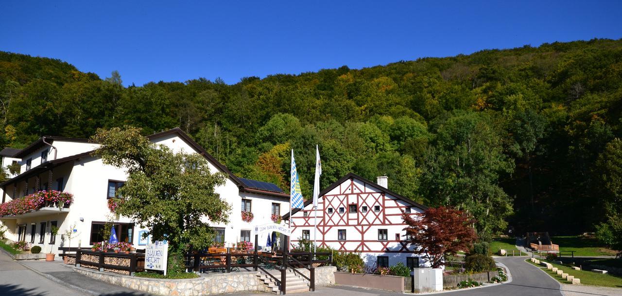 Zum Blauen Hecht Hotel Kipfenberg Exterior photo